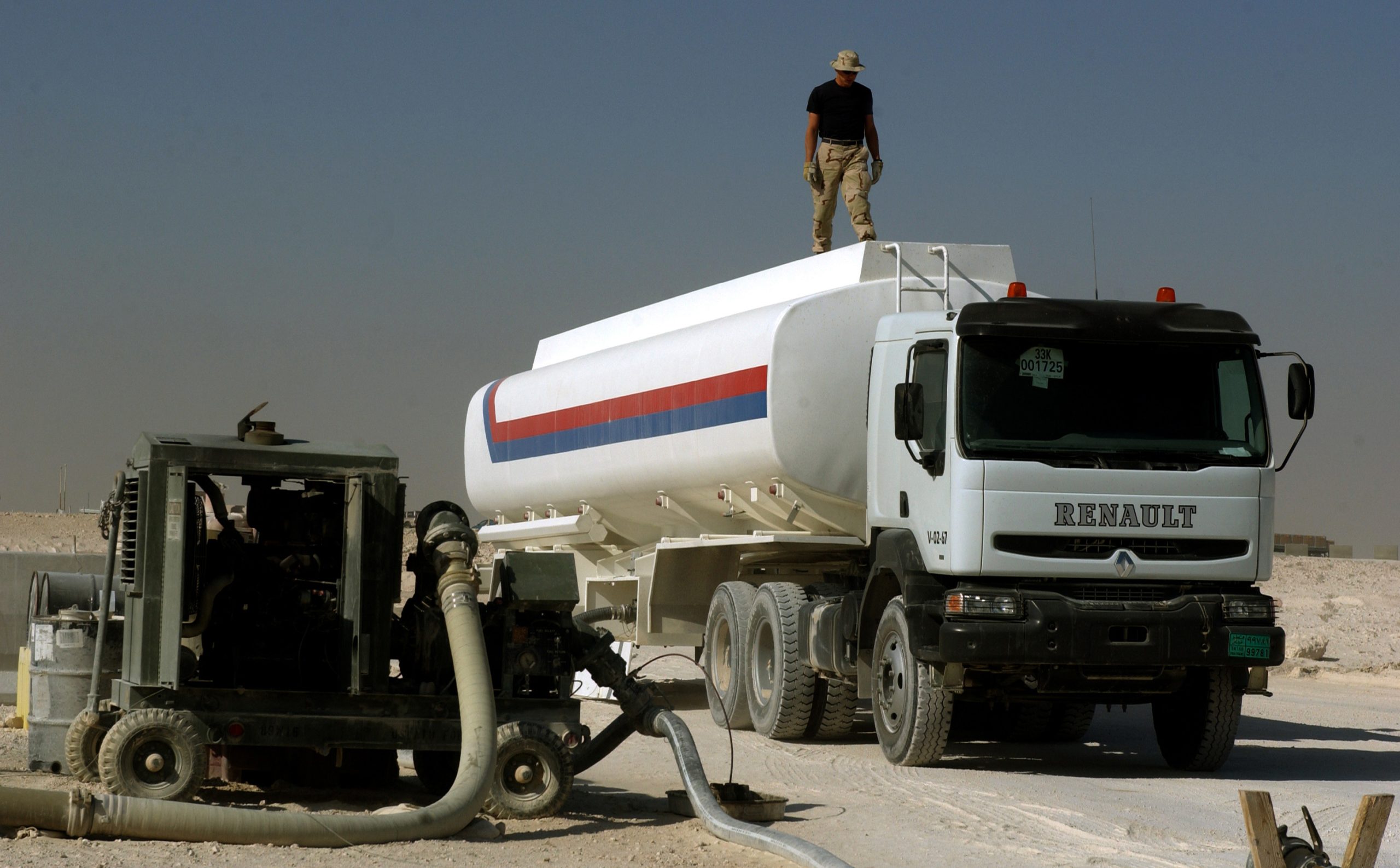 Rigid fuel tank truck