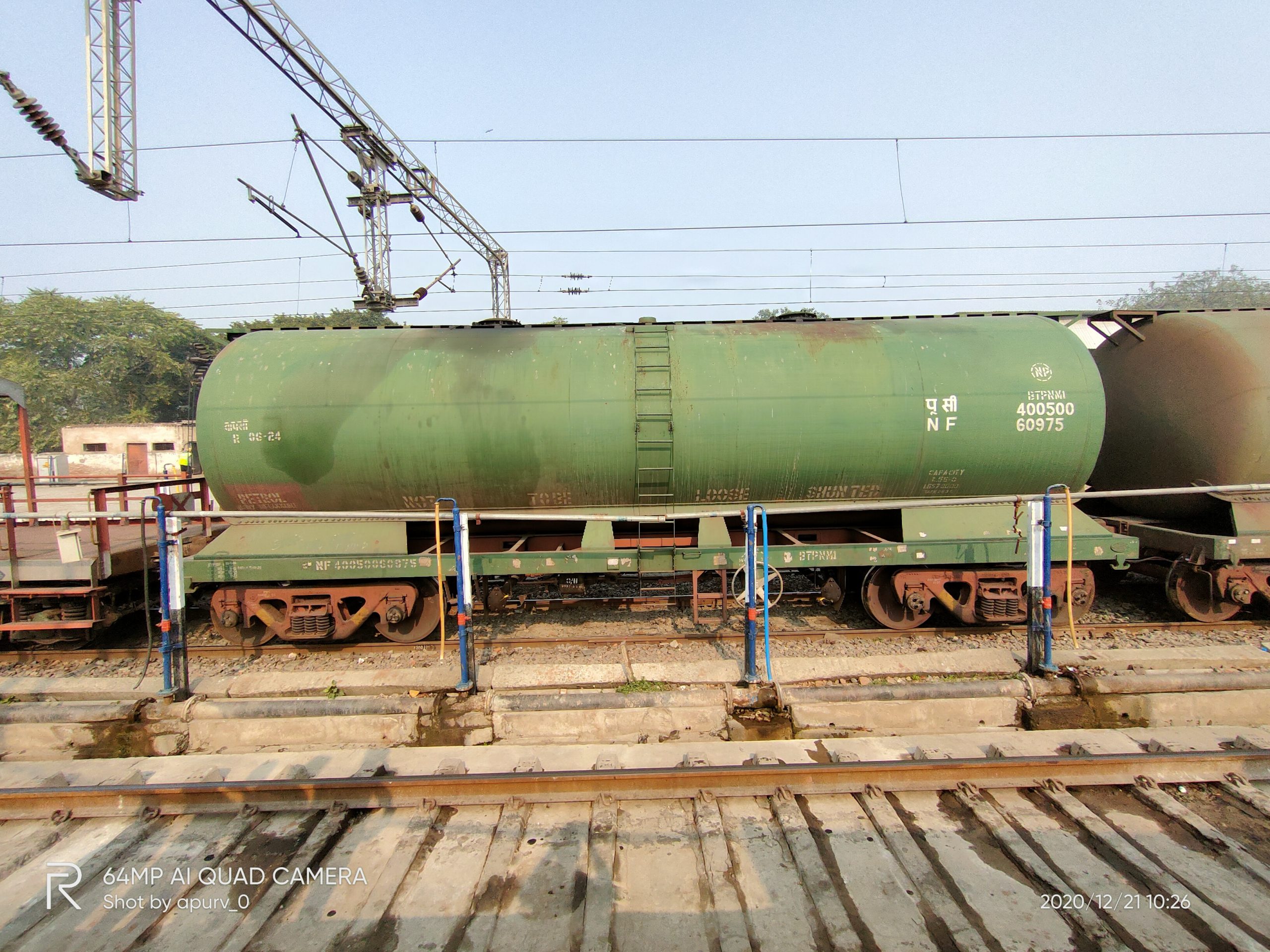 Rail tank wagon for petroleum products